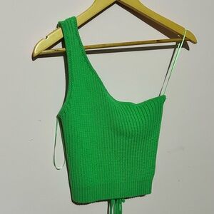 one shoulder crop top